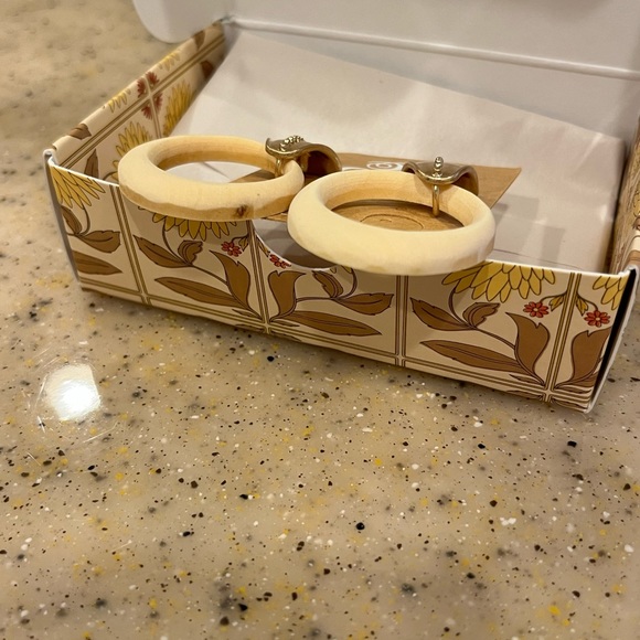 NWT and mesh bag and box Plunder Designs wood/gold door knocker earrings. - Picture 5 of 6